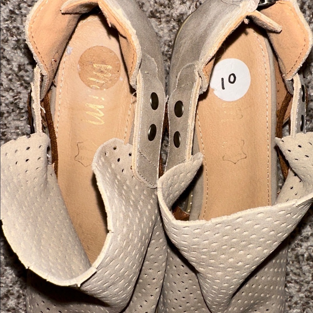 Mi.iM Ariel Leather Heeled Ankle Booties with Stacked Heel Zip Back in Taupe, 10 - Picture 4 of 6